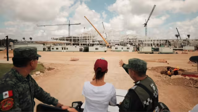 Claudia Sheinbaum reconoció el trabajo del Ejército mexicano, encargado de la obra