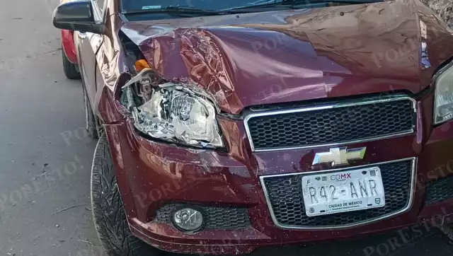 Un Aveo rojo estacionado en el Centro de Champotón fue chocado por un conductor que huyó.