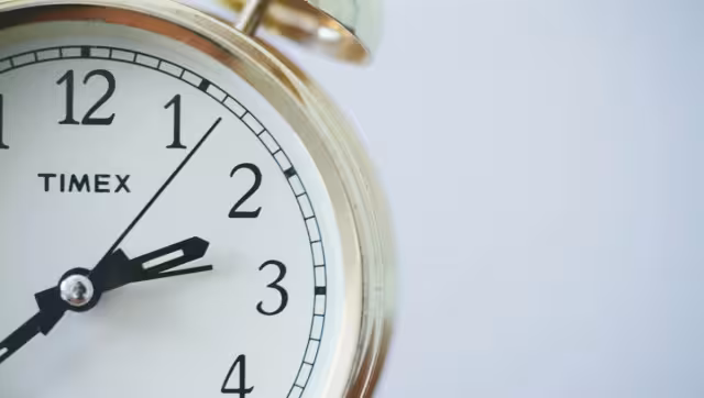 Este domingo se debe ajustar el reloj