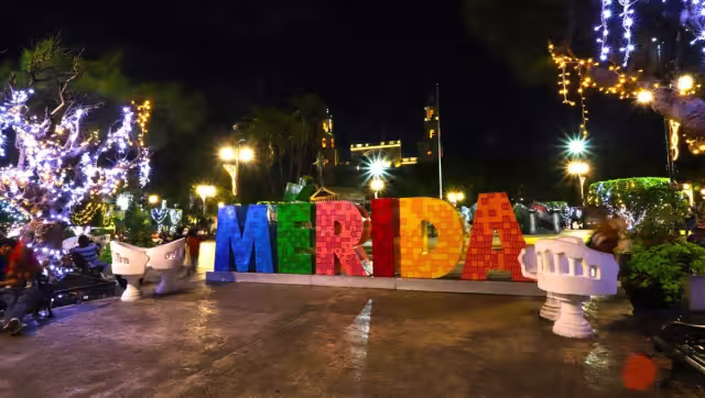 La ciudad de Mérida está llena de decoración navideña