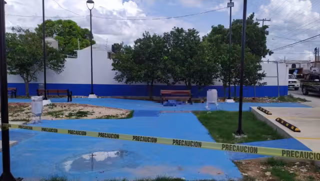 El hombre se encontraba sentado y de repente se desplomó