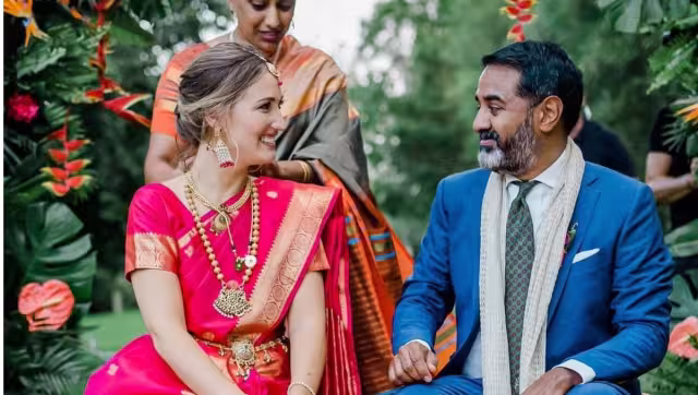 La población se sorprendió al ver llegar a gente extranjera con ropa muy colorida