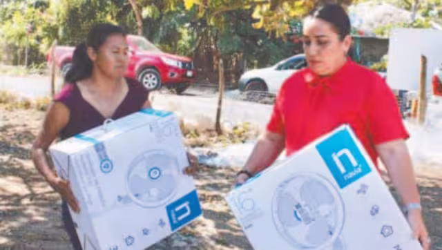 Los donativos fueron un pintarrón, dos botes grandes para basura, cuatro sillas para oficina, cuatro ventiladores y además material didáctico.