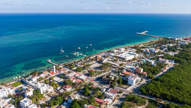 El municipio con la menor cantidad de residentes, albergando solamente a 26,921 personas