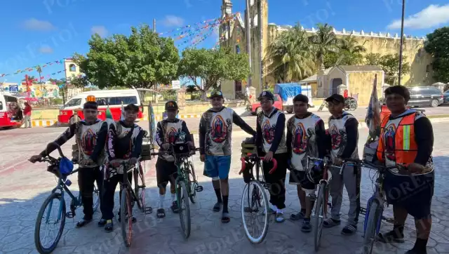 Peregrinos guadalupanos de Quintana Roo realizan su travesía ciclista hacia Frontera Tabasco pese a la reciente muerte de un compañero.