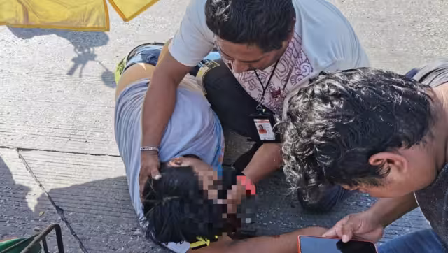 Un paramédico que pasaba por el lugar, lo ayudo para no perder mucha sangre
