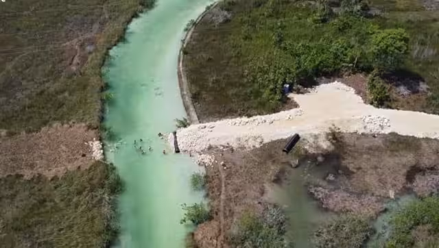 La zona sirve para expulsar el exceso de agua que escurre al sistema lagunar en la temporada de lluvias y es un paso para especies animales y embarcaciones.