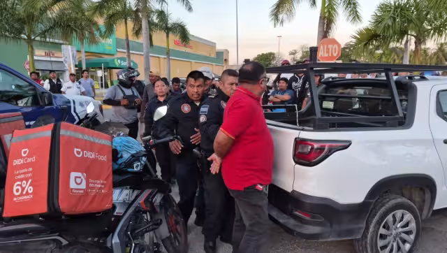 Conductor presuntamente ebrio es detenido tras provocar accidente.