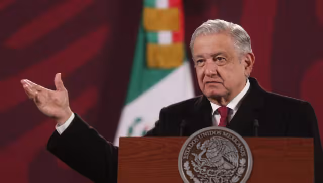 El presidente López Obrador fue recibido con música de banda, porras y bendiciones por los pobladores de ese municipio