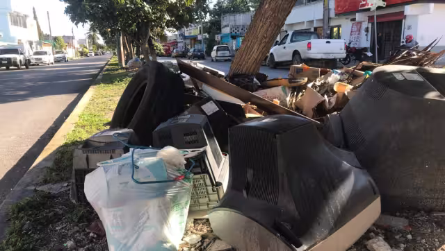 Servicios Públicos no hace su trabajo como debería, ni la gente pone de su parte.