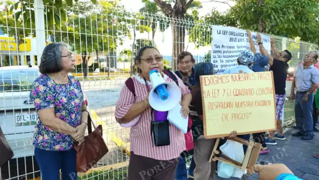 Jubilados reclaman falta de comunicación y planeación en apoyos de la UNACAR