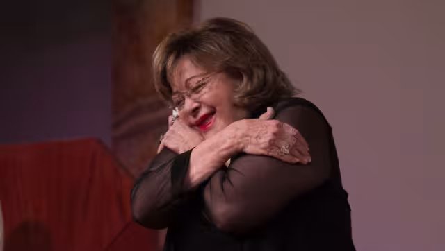 La tarde de este martes 6 de junio, Alejandra Guzmán compartió una emotiva foto junto a su madre y su hermana. Foto: Cuartoscuro