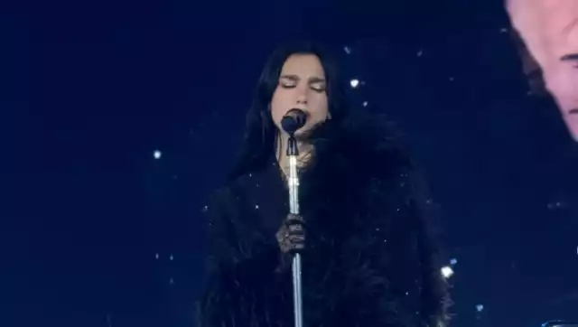 Dua Lipa sorprende a los mexicanos al cantar “Bésame Mucho” en su concierto de la CDMX