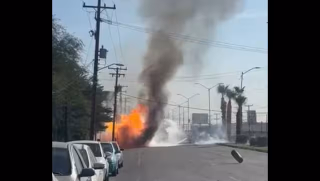 Elementos del Cuerpo de Bomberos de Mexicali acudieron de inmediato al lugar para controlar las llamas