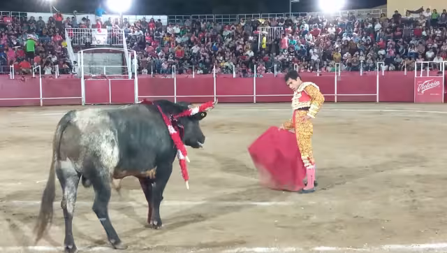 Se lleva la tarde el Chihuahua con rabo y dos orejas en la corrida de Pomuch