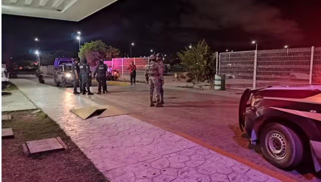 El hijo de la víctima informó que le avisaron que su madre recibió un disparo en el cuello y llegó en un
taxi al Hospital General.