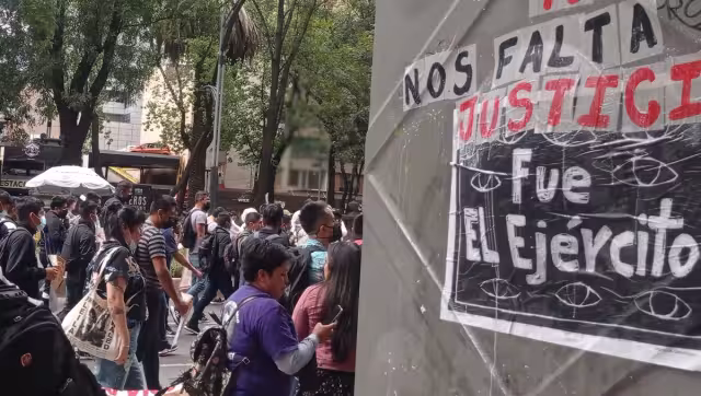 Enfrentamientos y pintas en el Centro de la CDMX en marcha por normalistas de Ayotzinapa