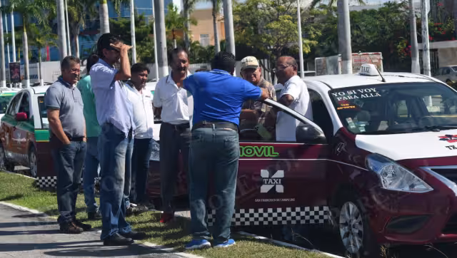 Taxistas de Campeche acusan que los operativos de revisión solo sancionan a ruleteros.