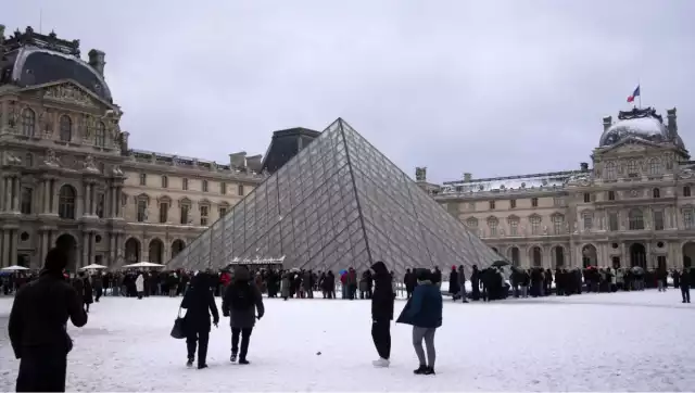 La reapertura del Museo de Louvre permitió el ingreso completo de visitantes, aunque el conflicto laboral no ha sido resuelto