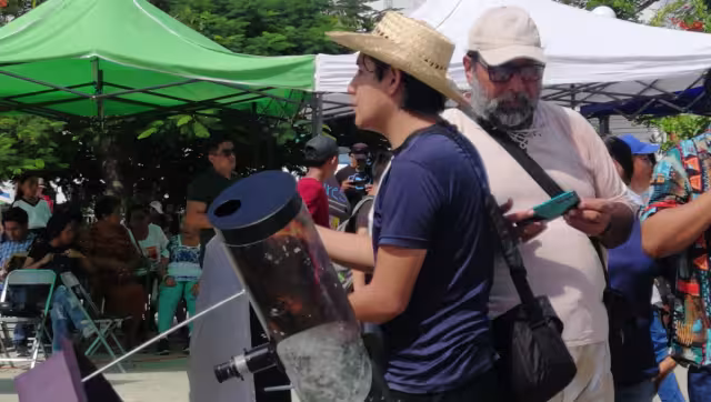 Para poder observar el espectáculo astronómico, las personas que llevaron telescopio, lentes, también de manera artesanal