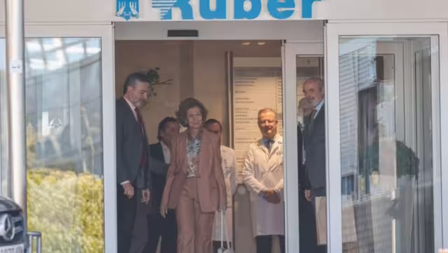 Este sábado 13 de abril, la reina emérita Sofía fue dada de alta de la clínica Ruber en Madrid, luego de estar internada cuatro días para que le trataran una infección