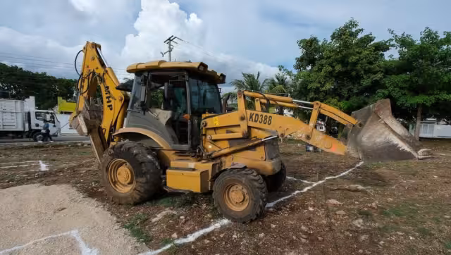 Critican docente la lentitud en la construcción del nuevo centro de actualización del Magisterio de Chetumal. Temen que las lluvias lleguen antes que el recinto quedé terminado