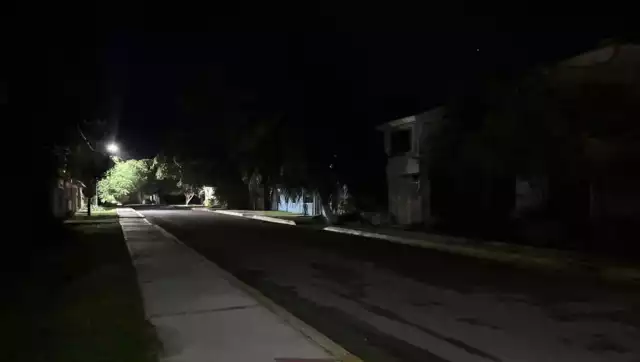 Habitantes de seis colonias reportan abruptos cortes de luz durante la madrugada de este martes en Chetumal
