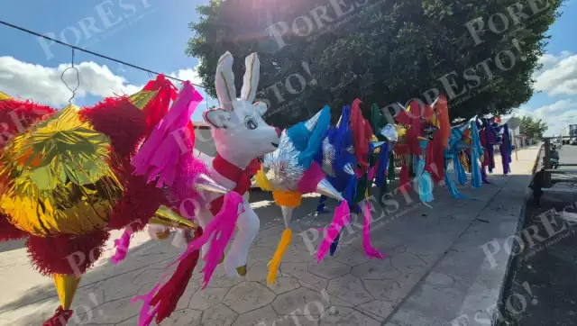 Temporada navideña impulsa la venta de piñatas en Champotón