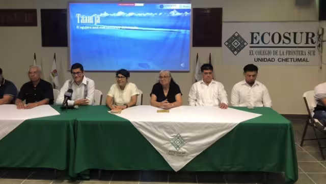 El hoyo azul de Chetumal mide 420 metros de profundidas