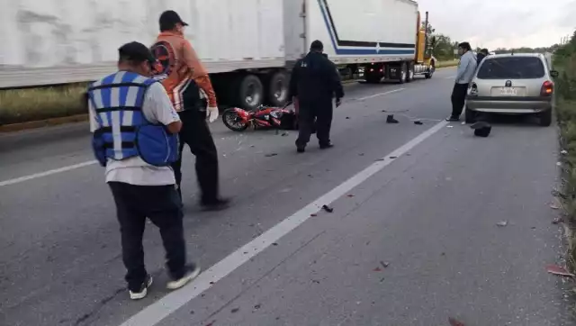Motociclista termina con tobillo roto tras choque en la carretera federal Villahermosa-Chetumal