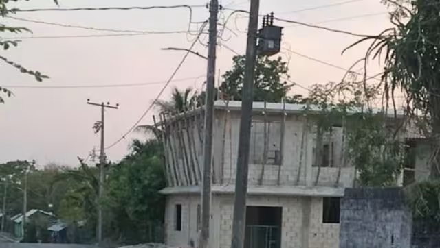 Los vecinos también piden cambiar postes viejos por ser un riesgo para todos