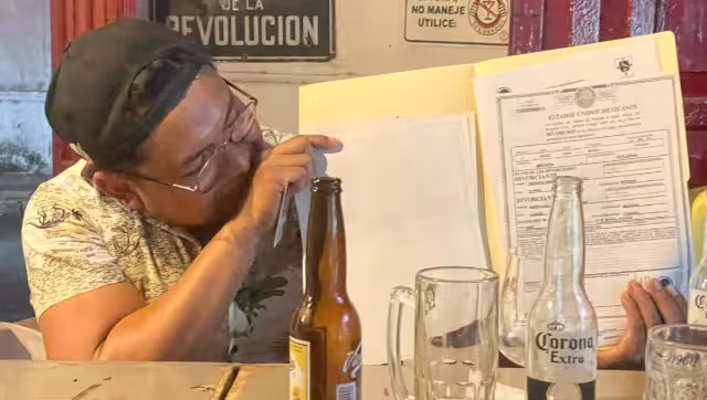 La pareja se mostraba feliz de divorciarse y festejarlo en un bar de Mérida