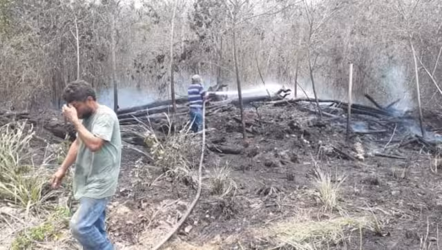 El fuego amenazaba casas cercanas al lugar
