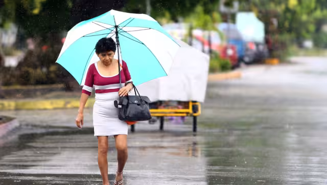 Se recomienda sacar el paraguas y el impermeable ante las fuertes lluvias