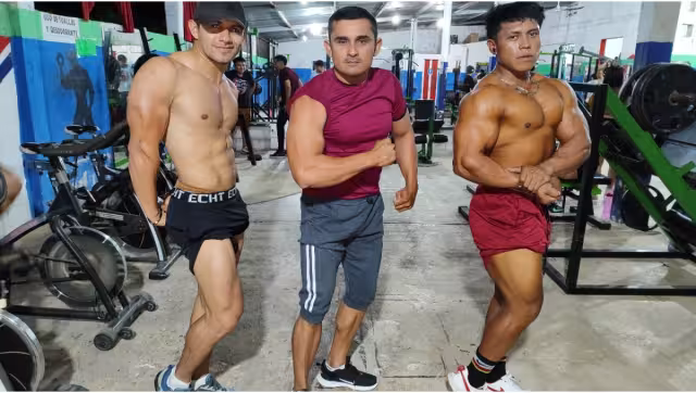 Recalco que los entrenamientos son de dos a tres meses de antes de cada competencia y de una duración diaria de entre tres y cuatro horas