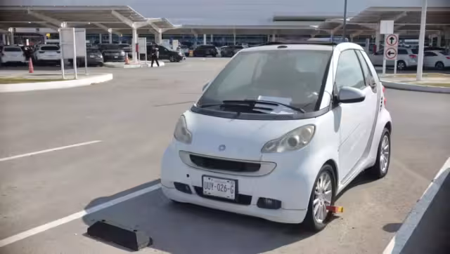 El automóvil fue abandonado en el estacionamiento del aeropuerto de Mérida