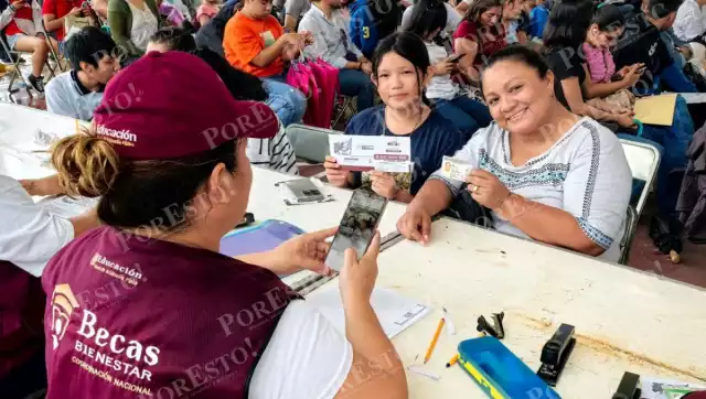 Beca Benito Juárez llega a jóvenes de educación media superior en Campeche