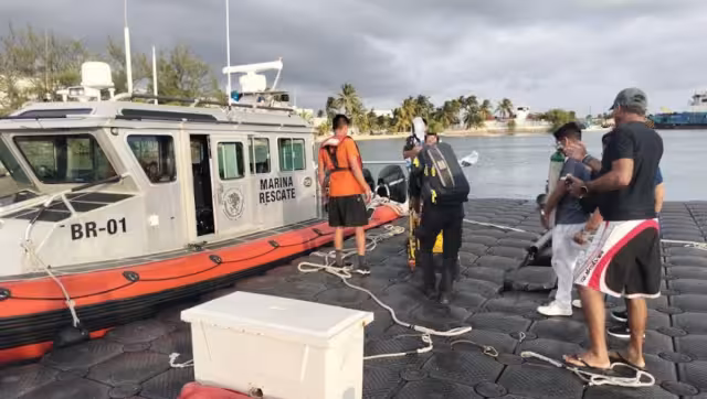 El hombre llegó a Puerto Juárez donde lo esperaba una ambulancia