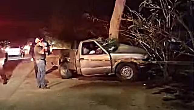 Chabelo, de Tekax, ignoró un paso peatonal con exceso de velocidad y se impactó en un árbol