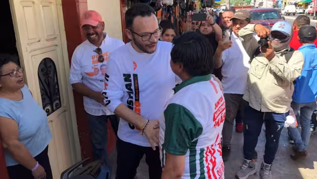 Ambos candidatos caminaban por la avenida Gobernadores