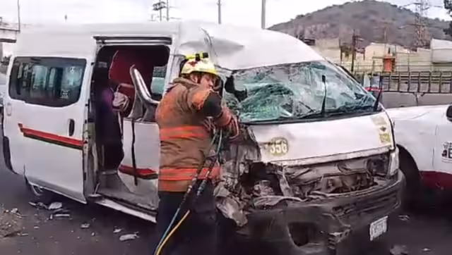 El copiloto de la combi quedó prensado