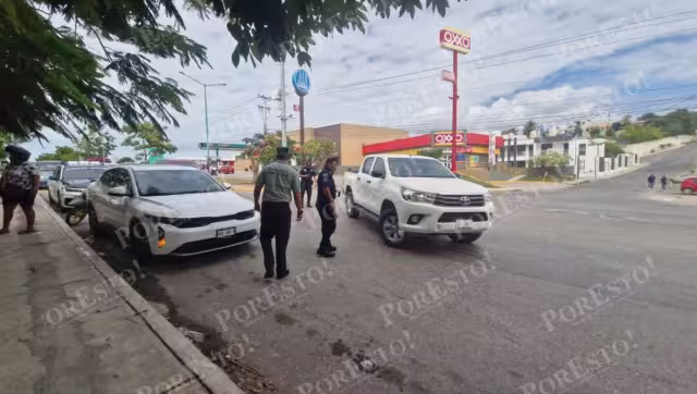 Tránsito lento por choque de camionetas en López Portillo