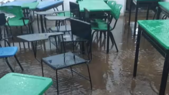 Los salones de clases de las primarias de Izamal quedaron inundados por las lluvias