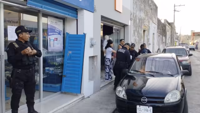 M.E.B.B informó que uno de los sujetos subió las escaleras de su casa y ella, con miedo, lo enfrentó y lo sacó