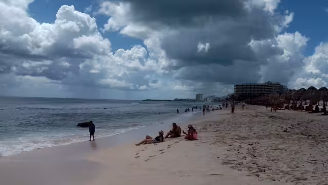 En Cancún, se prevé un día mayormente despejado a parcialmente nublado
