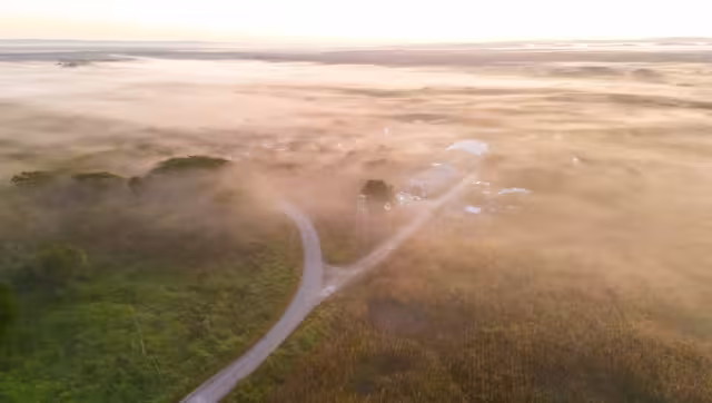 Nohalal se ubica rodeado de vegetación y cerca del punto más alto de Yucatán