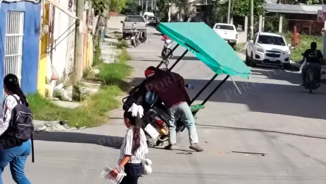 Mototaxi vuelca en Escárcega por exceso de velocidad; no hay lesionados