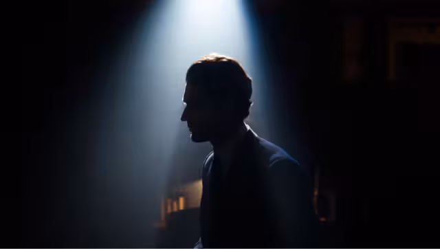 El elegido es británico, tiene 43 años y logró desbancar a figuras de Hollywood