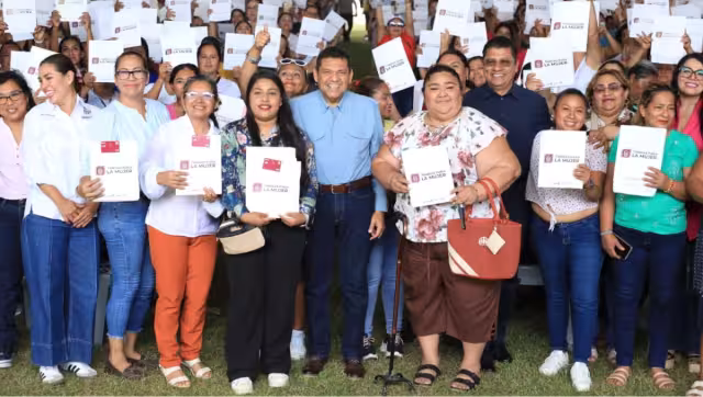 El gobernador Javier May (centro) afirmó que su administración ha impulsado un modelo de gestión enfocado en la atención directa a la población