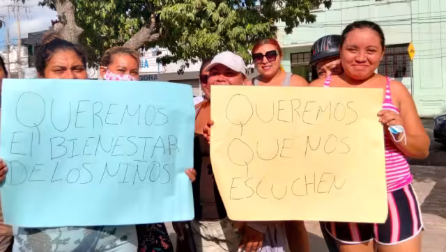 Madres de familia acusan a la Directora de violencia física y psicológica